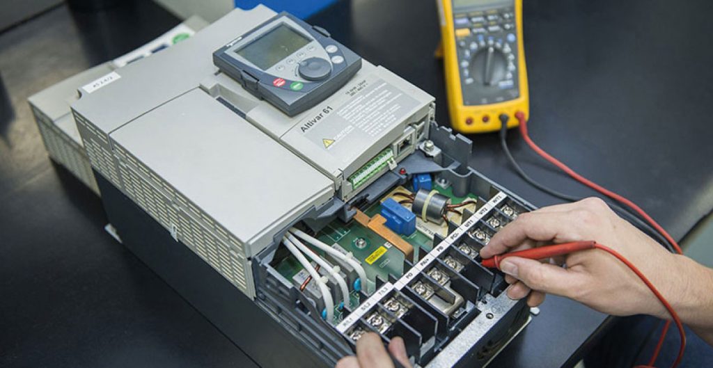 Manutenção em Inversores de Frequência